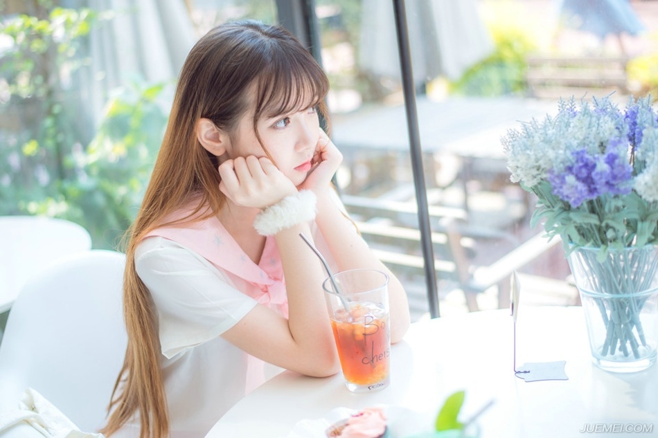 人哪，在青春期总是不承认自己有任何偶像，却忘记年幼时他们给你的力量。——韩寒《我所理解的生活》